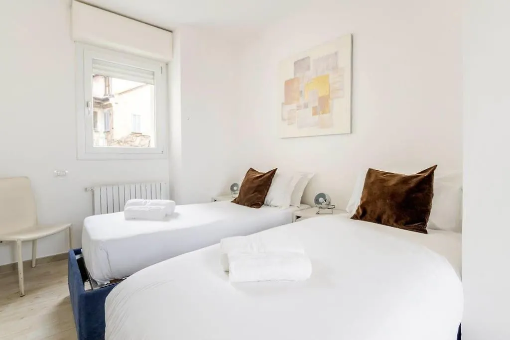 Brand New 3 Bedrooms Apartment In Navigli Area Milan Italy